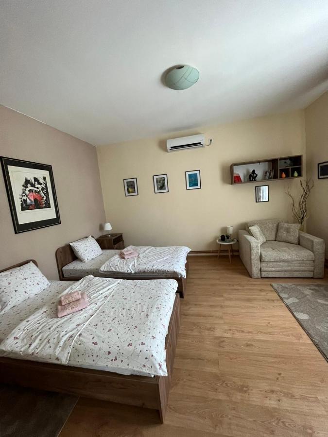 Guest House A'storia Ruma Extérieur photo